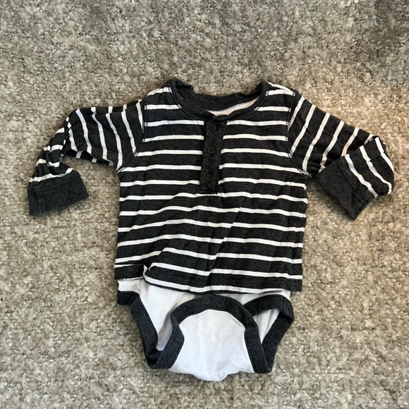 6-12 months long sleeve onesies - Picture 4 of 5